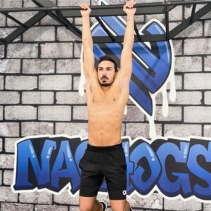 colgarse en una barra colgarse en una barra